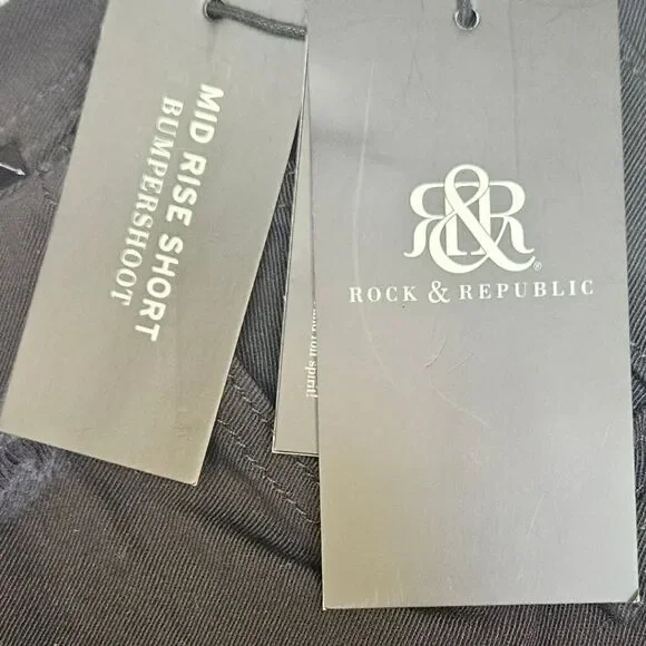 NWT ROCKβ& REPUBLIC Women's distressed rivet mid- rise black sexy shorts Size 4 - Picture 13 of 16
